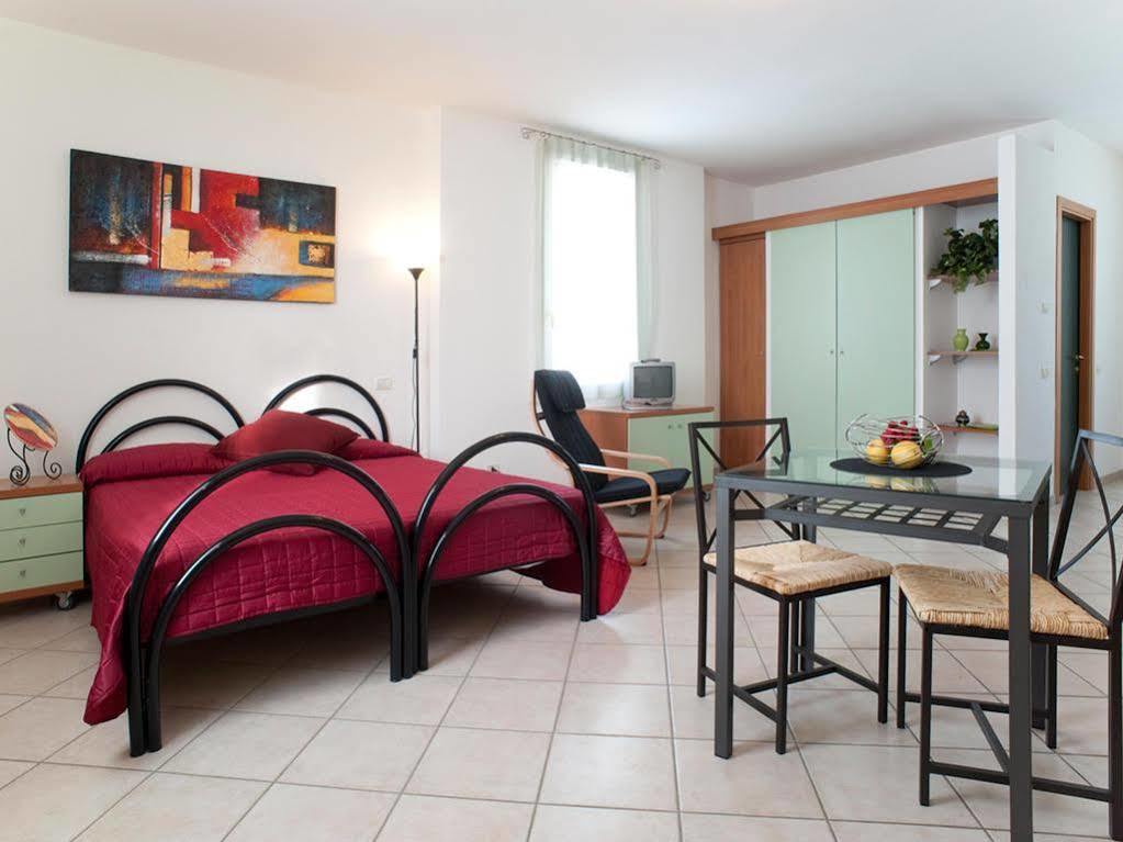 Villa Meli Lupi - Residenze Temporanee Parma Zewnętrze zdjęcie