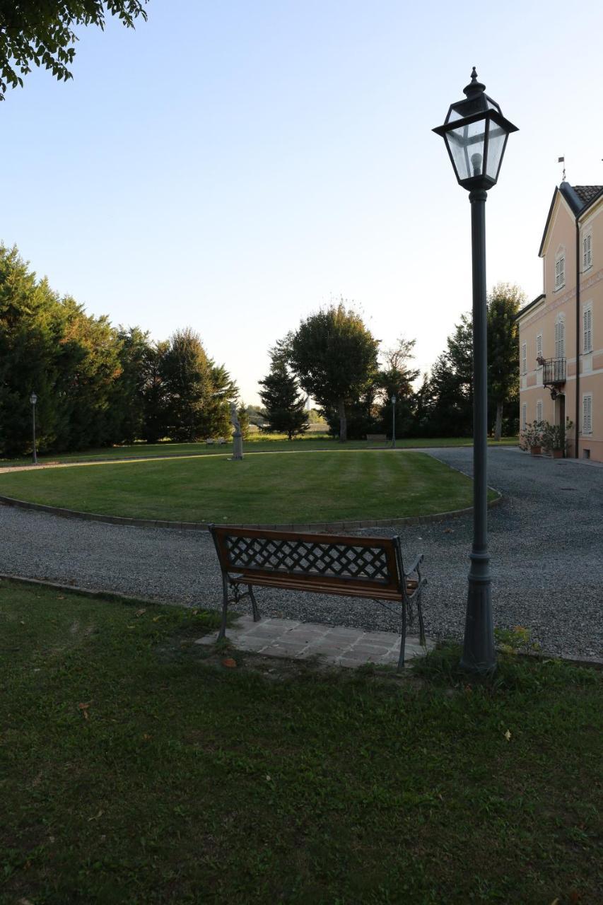 Villa Meli Lupi - Residenze Temporanee Parma Zewnętrze zdjęcie