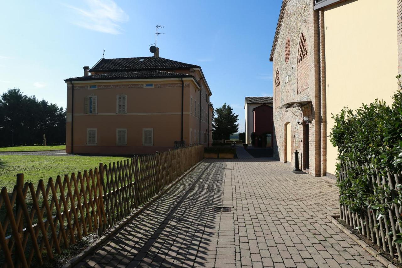 Villa Meli Lupi - Residenze Temporanee Parma Zewnętrze zdjęcie